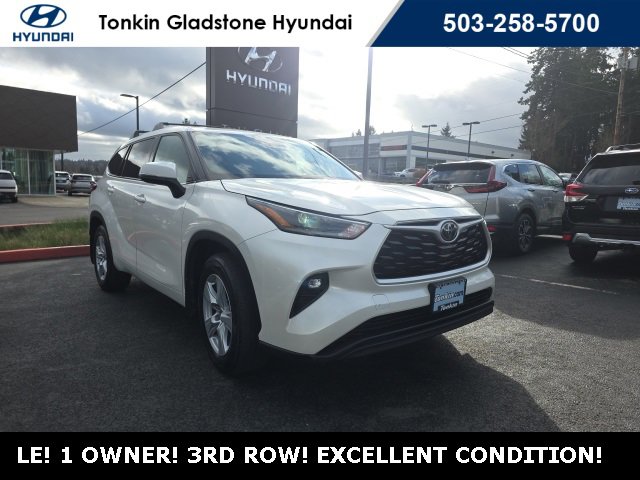 Used 2021 Toyota Highlander LE image 2