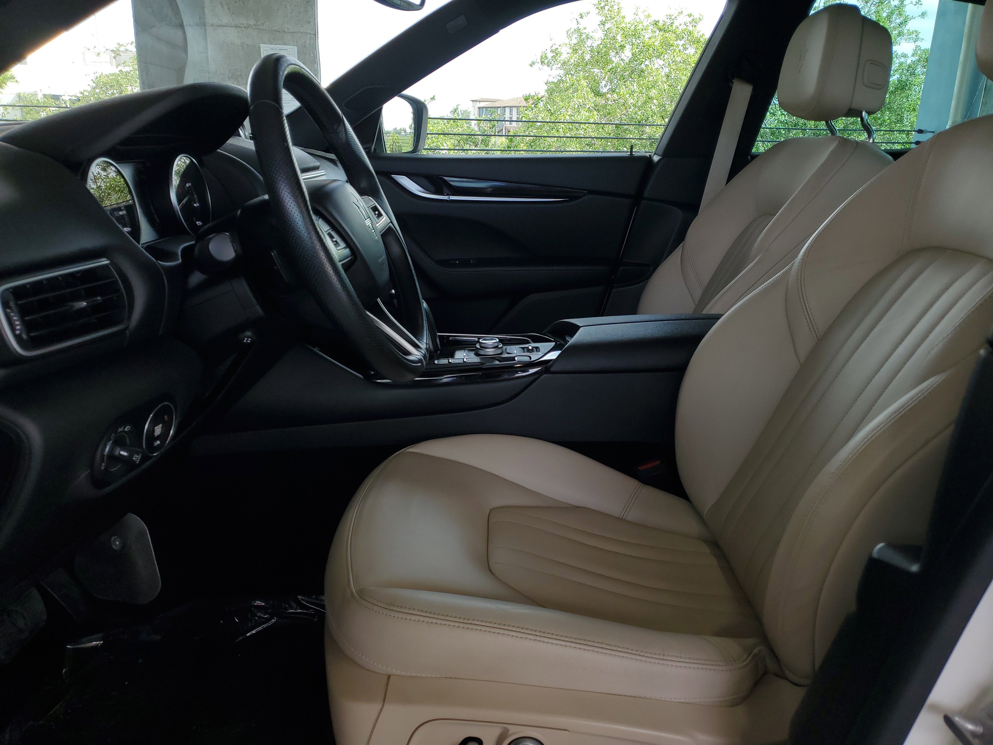 Used 2022 Maserati Levante GT AWD/4WD image 17