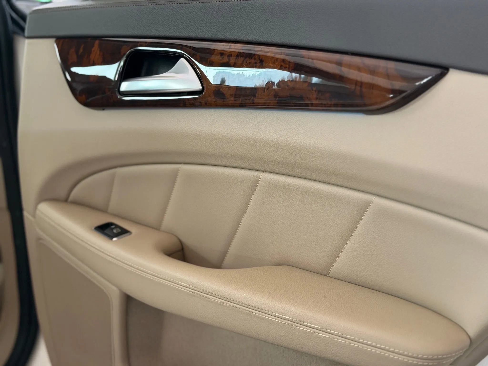 Used 2014 Mercedes-Benz CLS 550 4MATIC w/ Premium 1 Package image 24