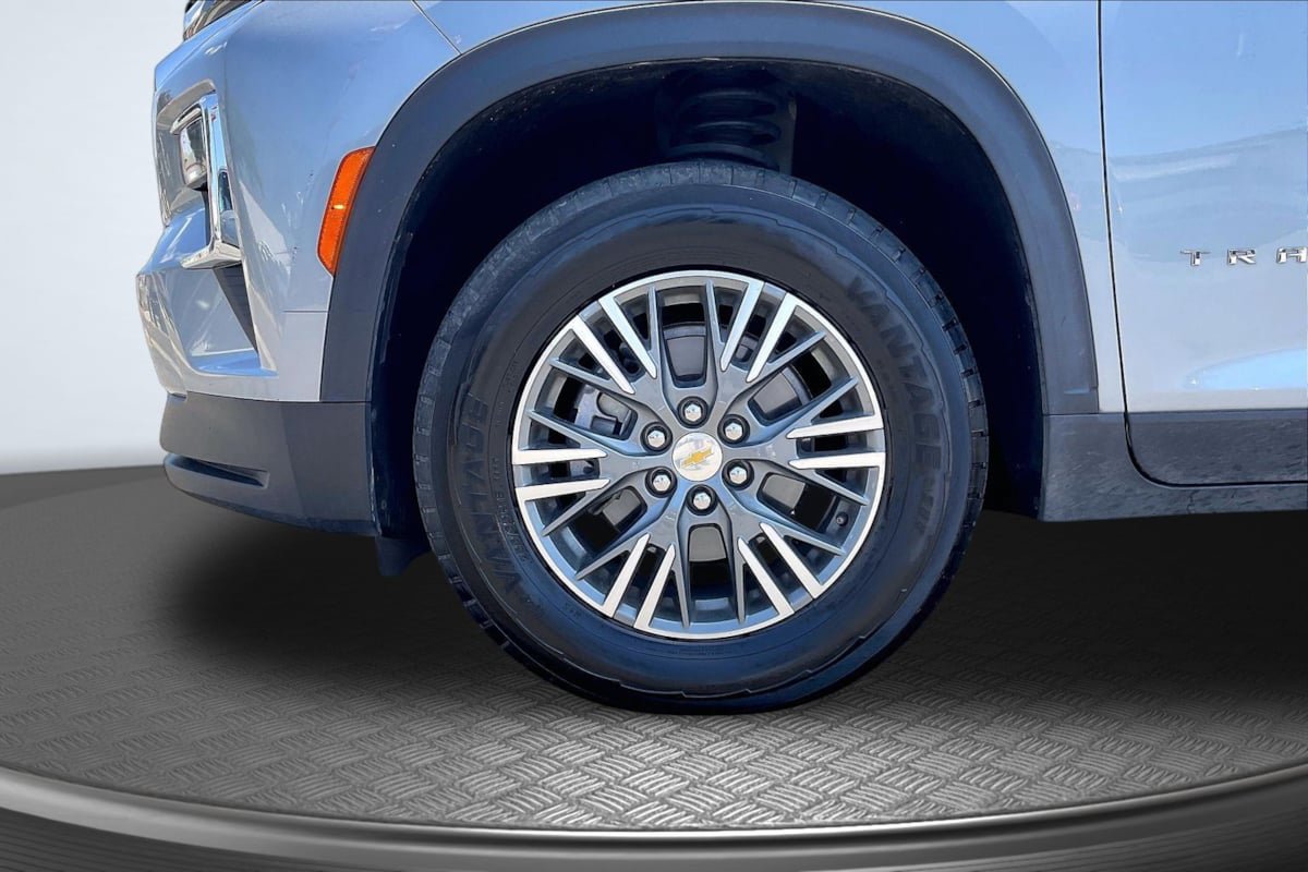 Used 2024 Chevrolet Traverse LT FWD image 9