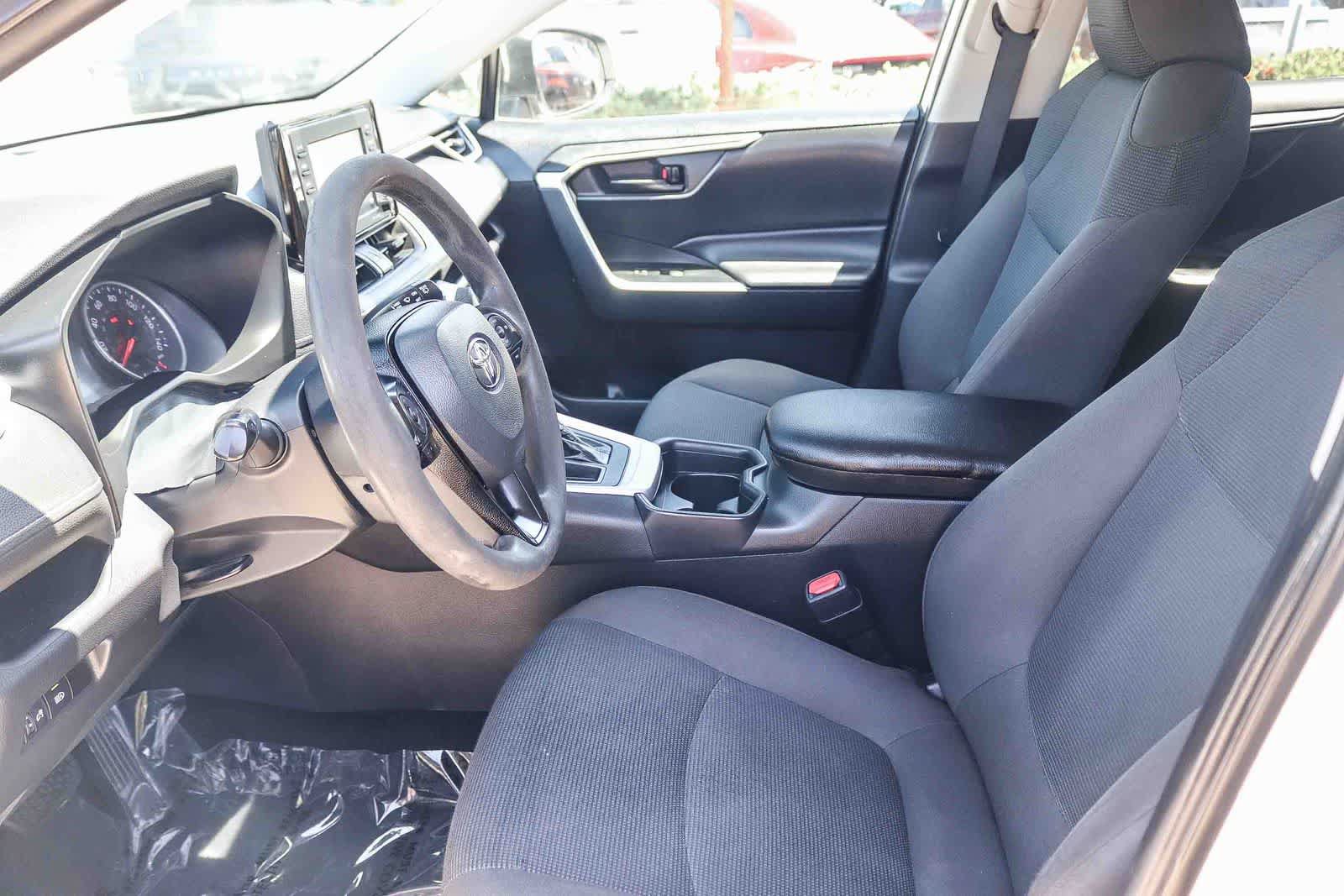 Used 2021 Toyota RAV4 LE FWD image 16