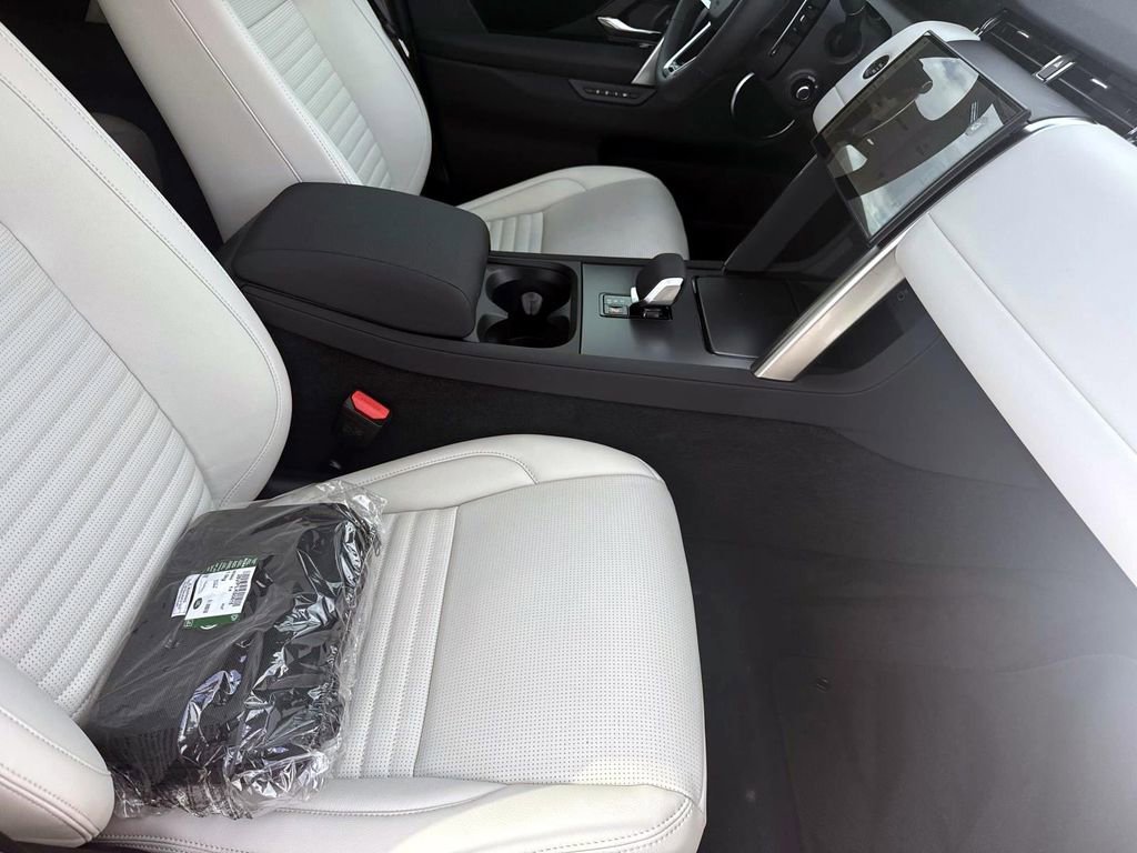 New 2025 Land Rover Discovery Sport S image 8