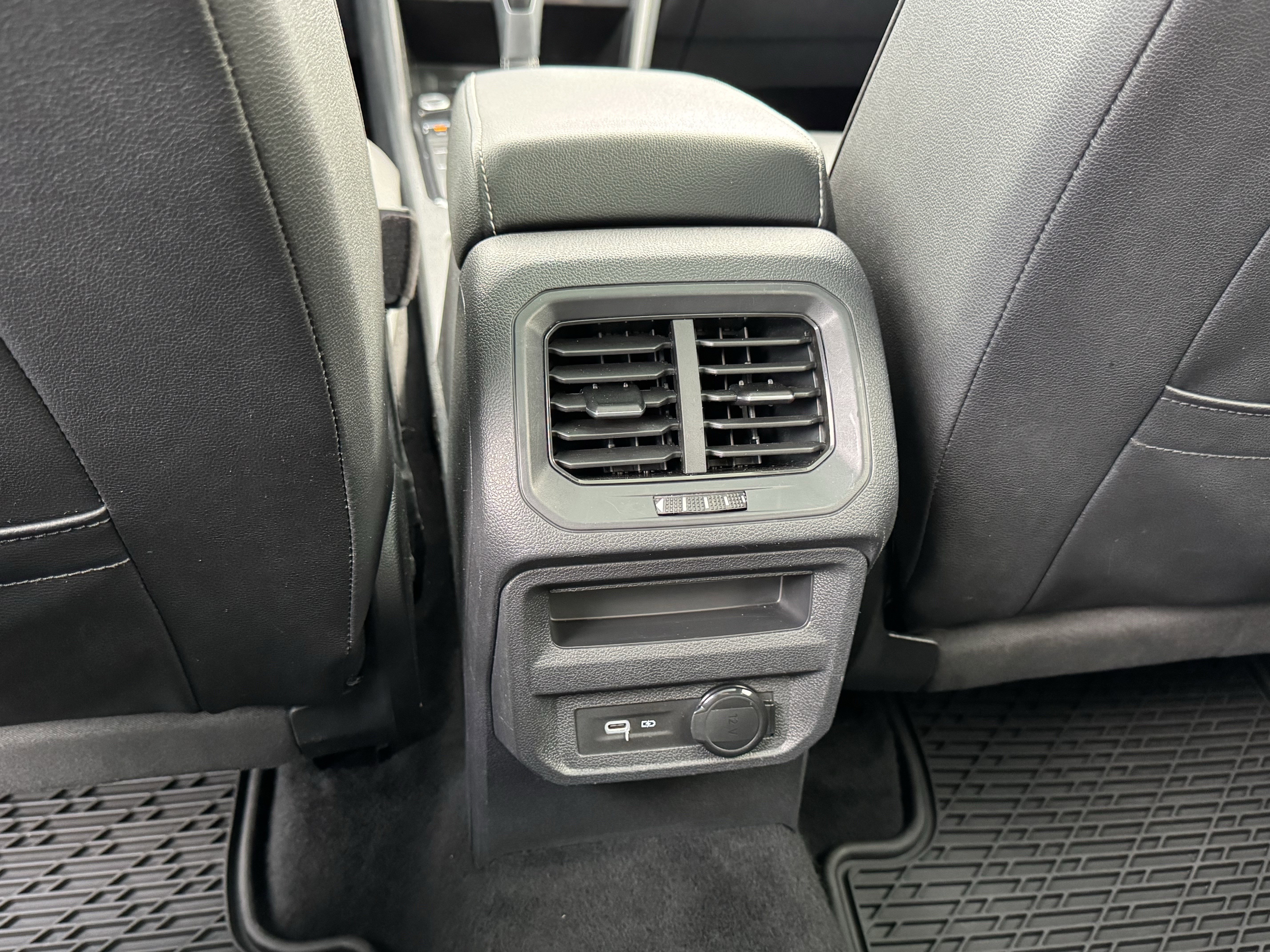 Certified 2023 Volkswagen Tiguan SE R-Line image 34