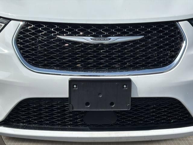 Used 2024 Chrysler Pacifica Limited FWD image 27