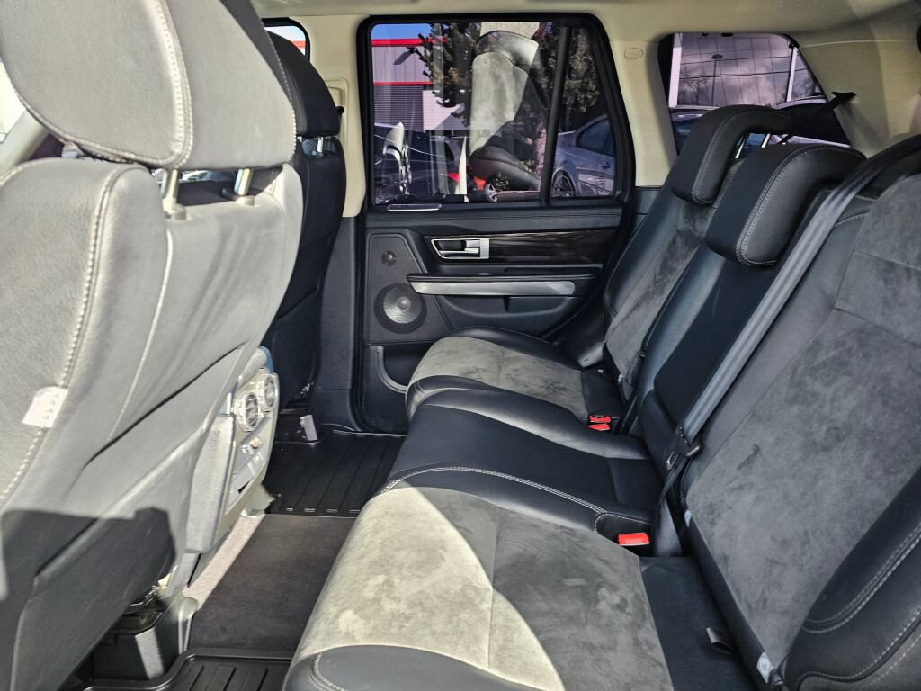 Used 2011 Land Rover Range Rover Sport HSE AWD/4WD image 16