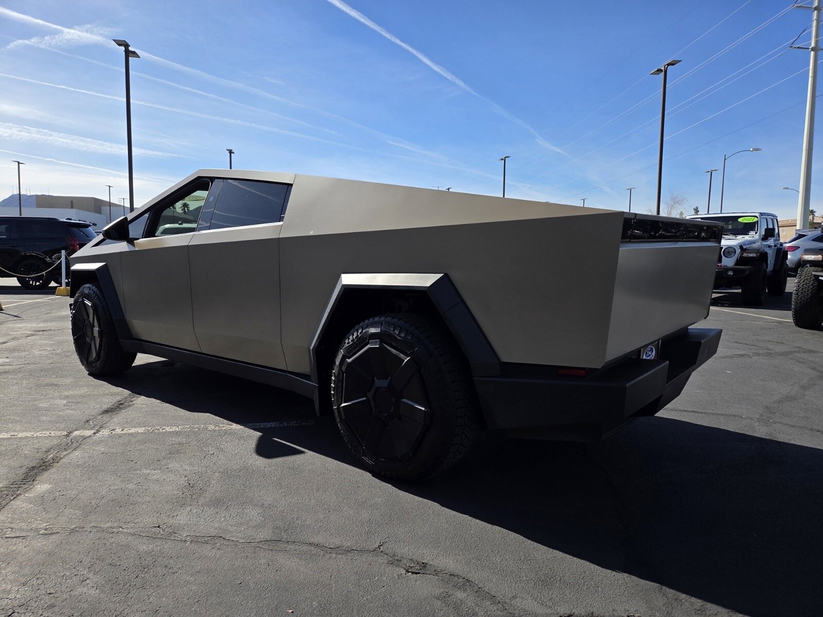 Used 2025 Tesla Cybertruck AWD Crew Cab image 4