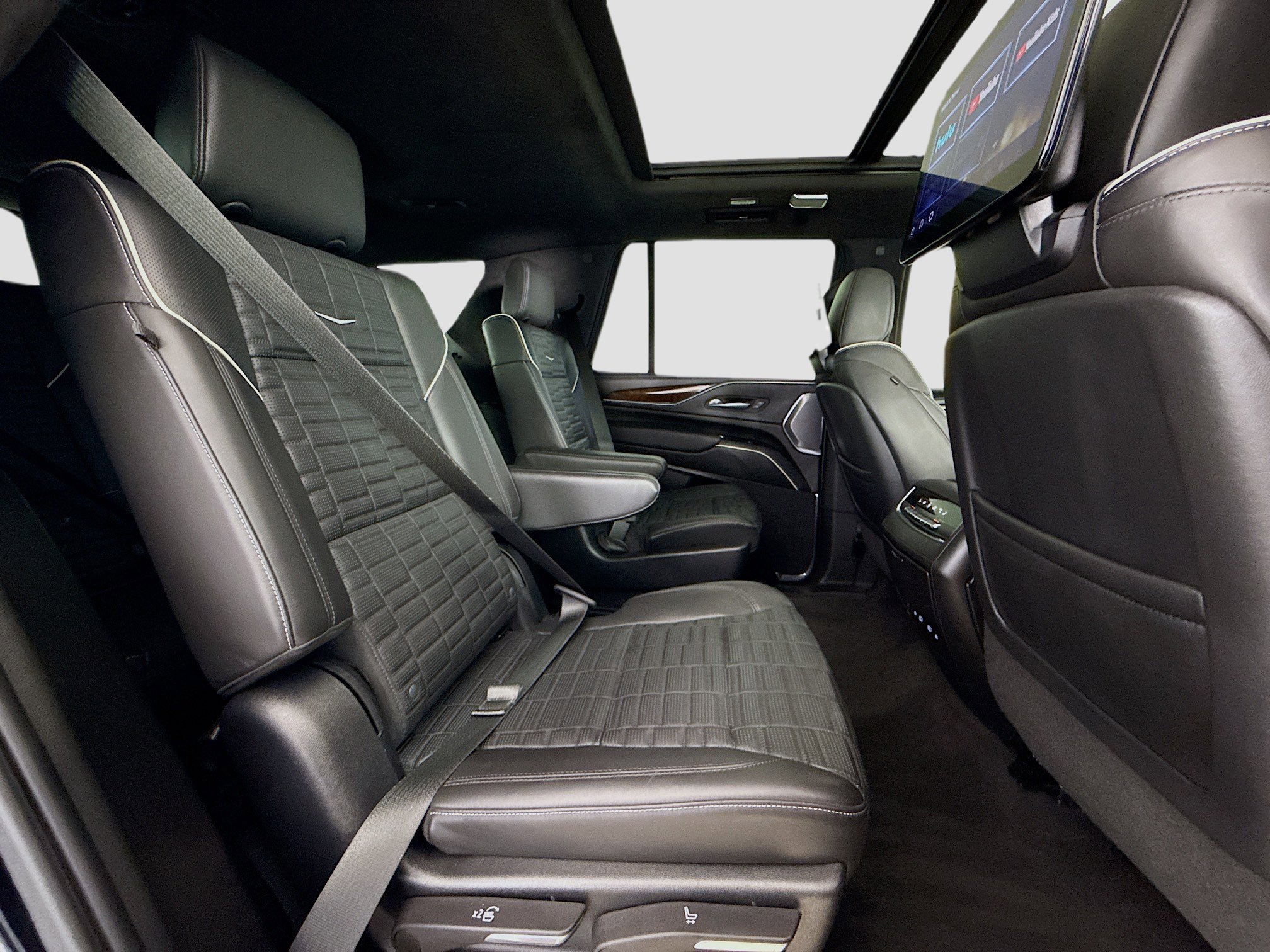 Used 2023 Cadillac Escalade Sport Platinum w/ LPO, ONYX Package AWD/4WD image 31