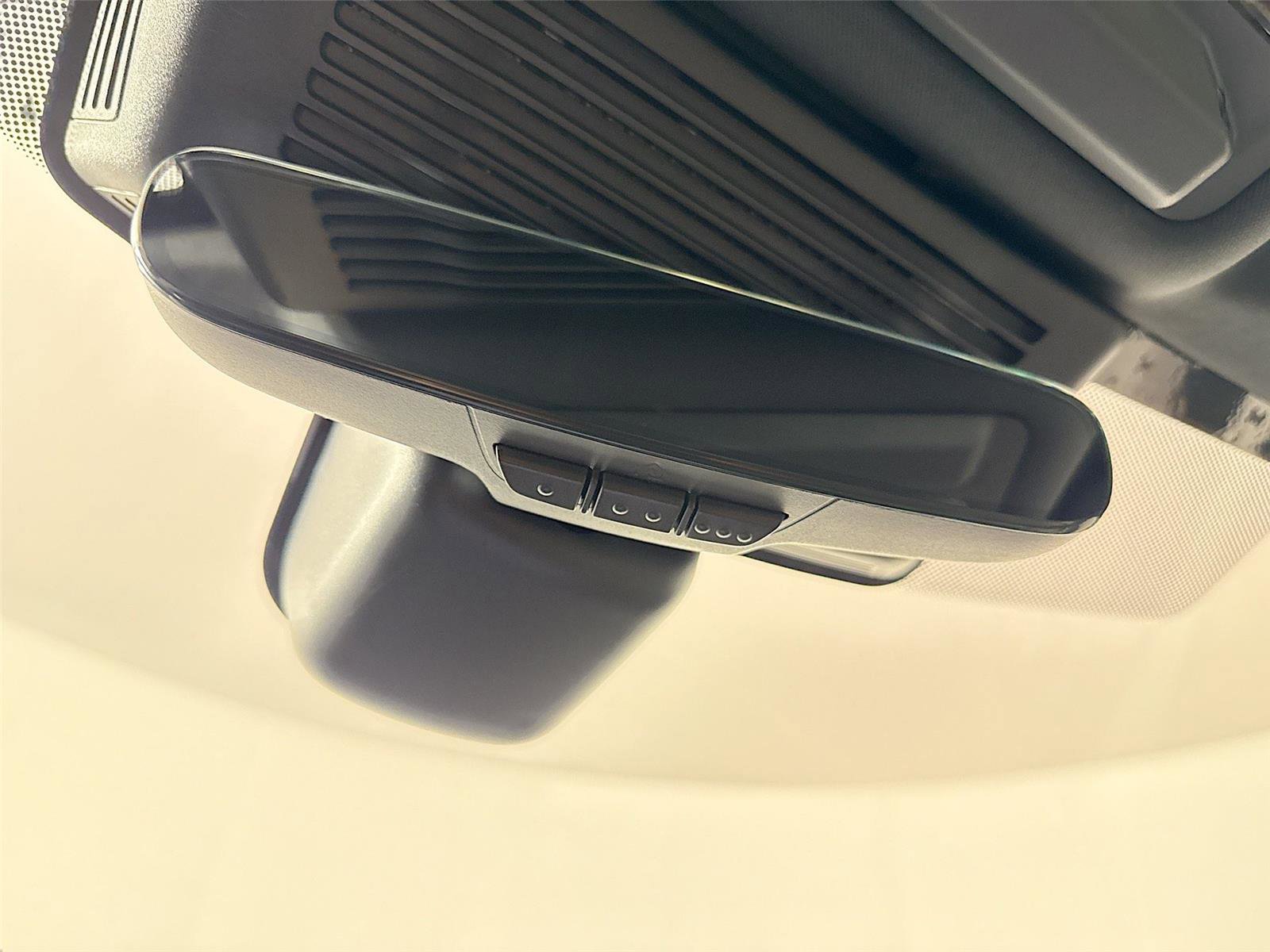 Used 2024 Jaguar XF R-Dynamic SE image 22