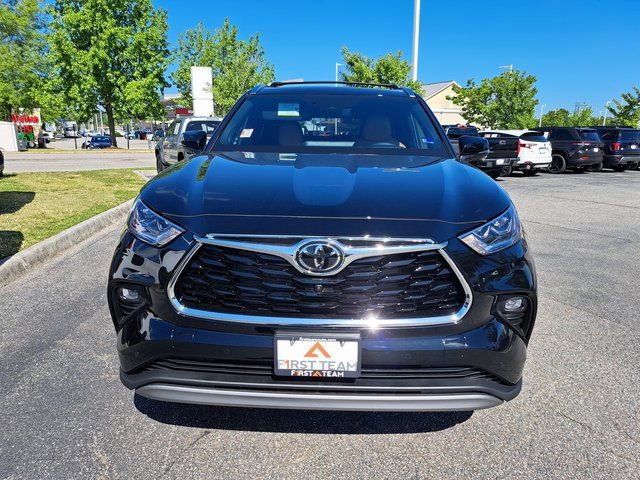 New 2026 Toyota Highlander Platinum AWD/4WD image 3