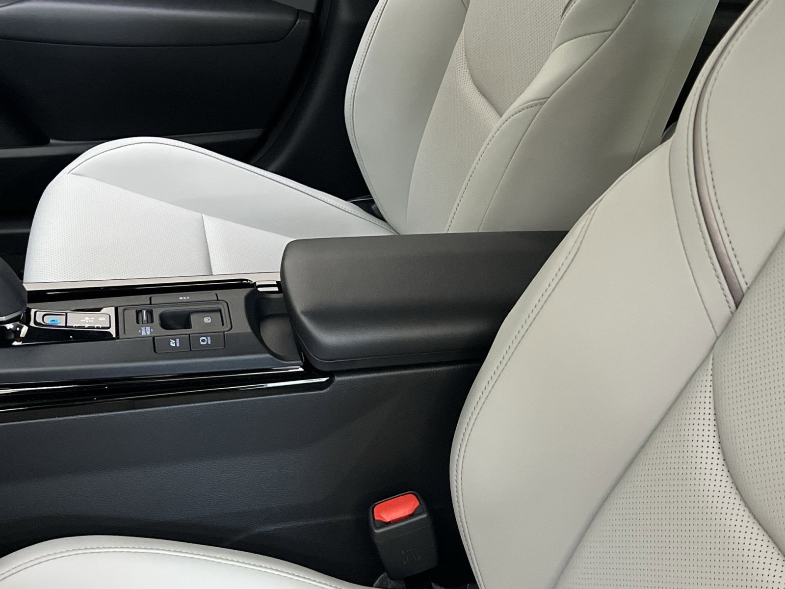 New 2026 Toyota Prius XLE image 18