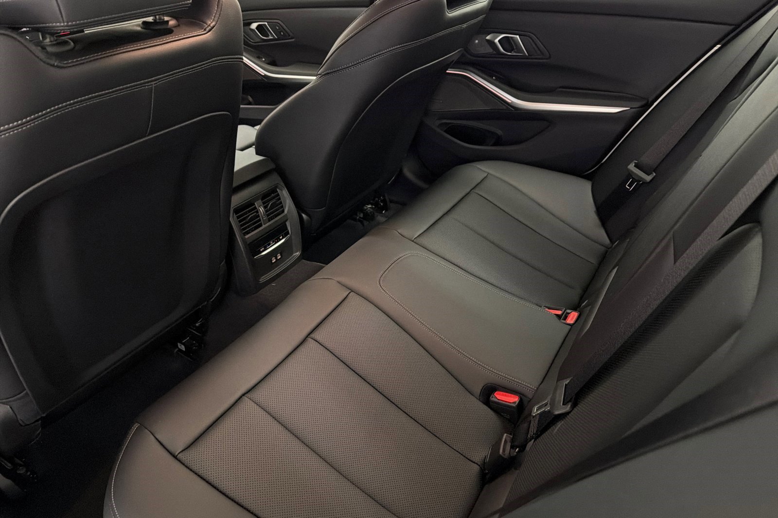 New 2026 BMW 330i Sedan w/ M Sport Package image 21