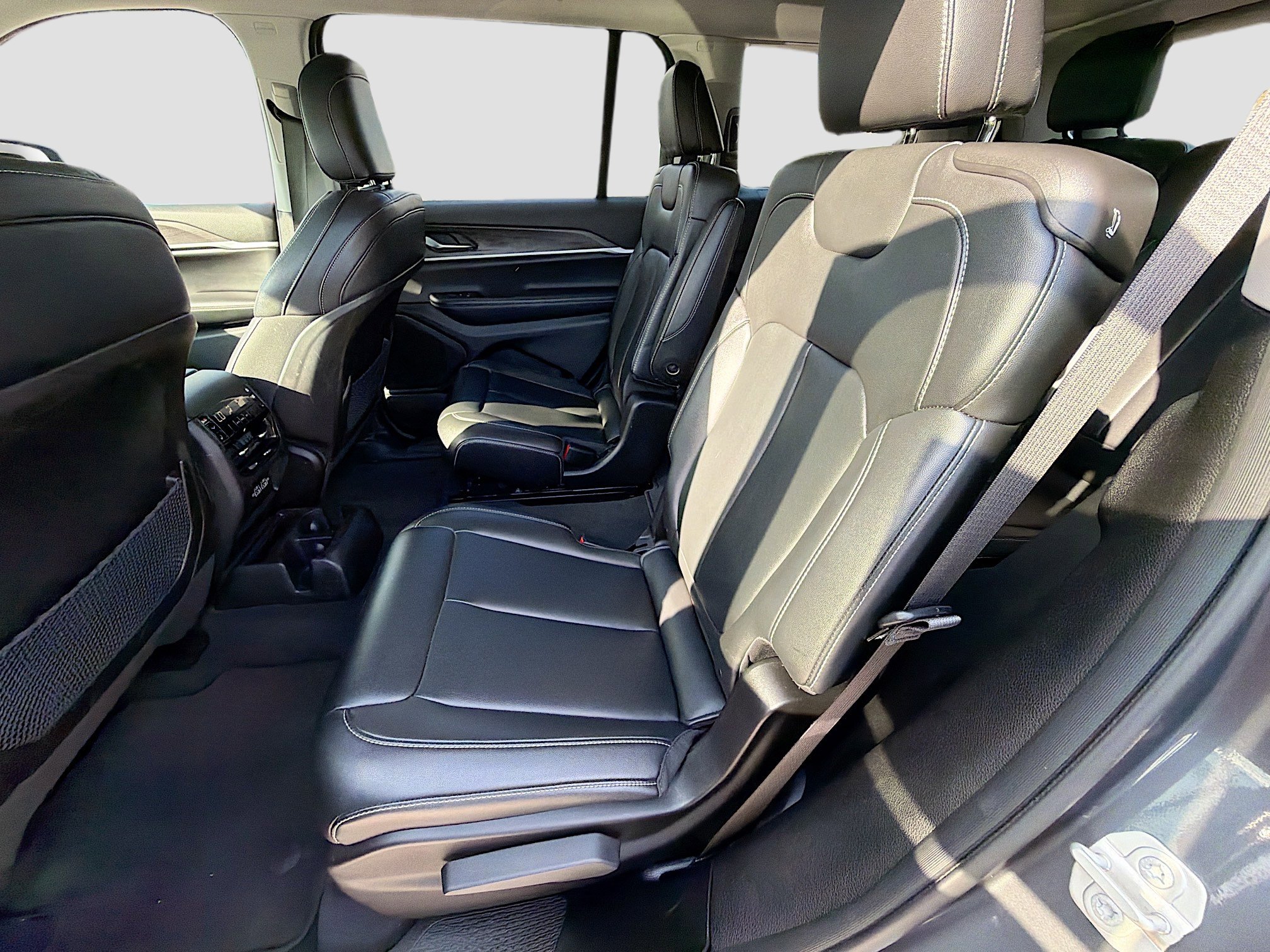 Used 2023 Jeep Grand Cherokee L Limited image 23