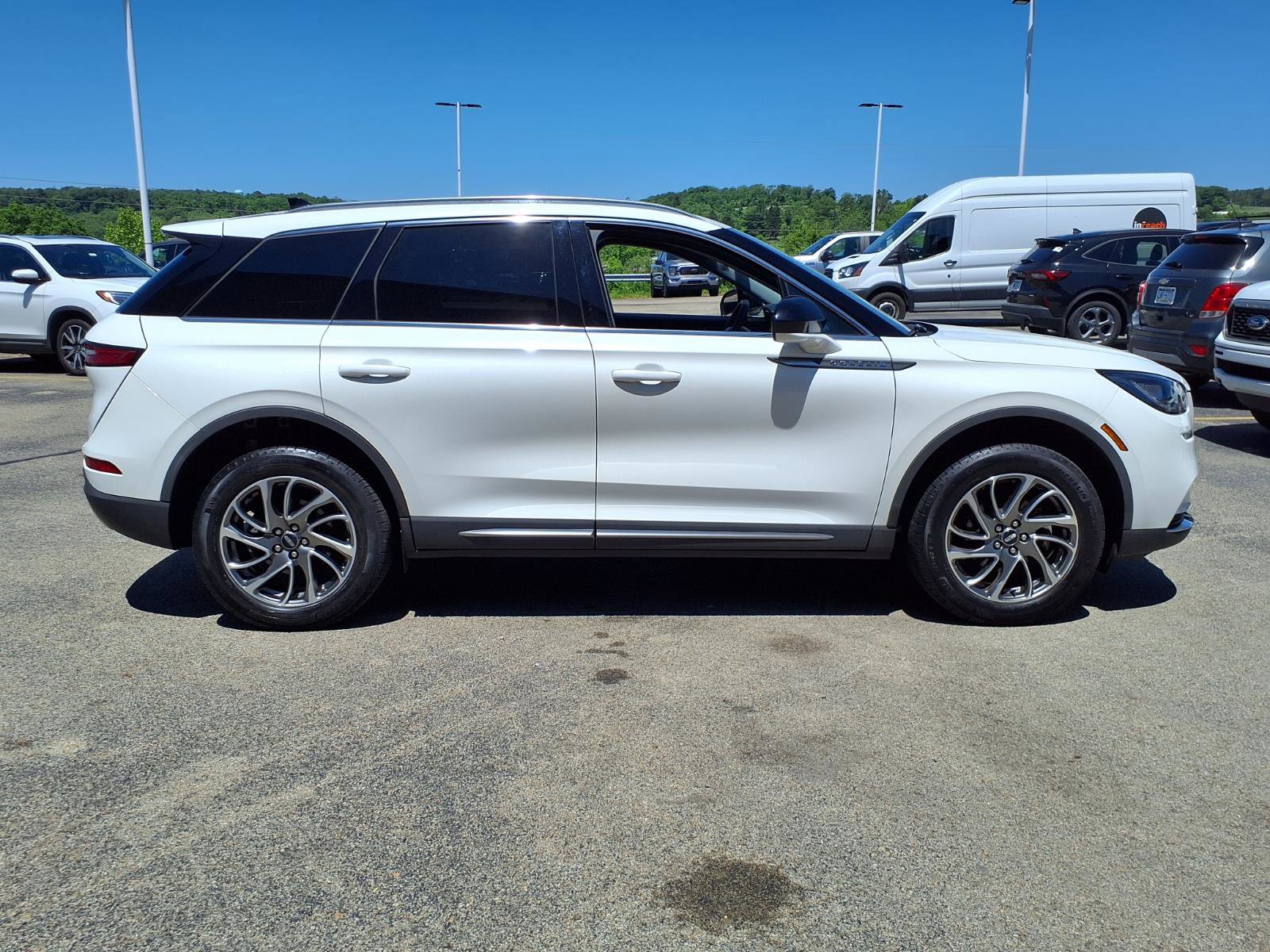 Used 2022 Lincoln Corsair AWD w/ Equipment Group 101A image 2