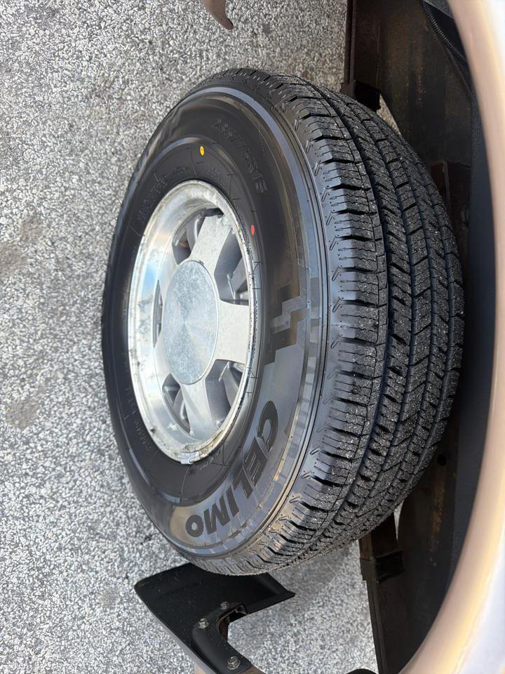 Used 2002 Chevrolet Express 1500 1500 Express Crew w/ LS Preferred Equipment Group RWD image 9