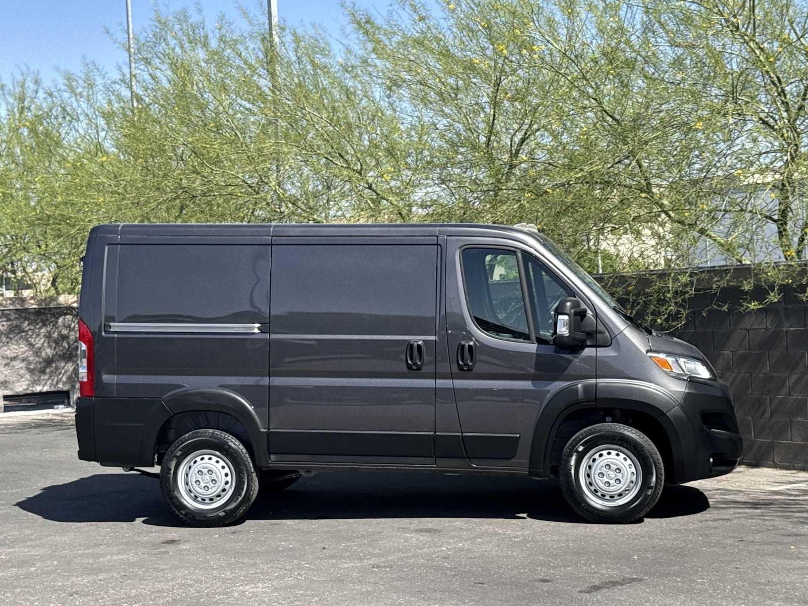 Used 2025 RAM ProMaster 1500 FWD image 9