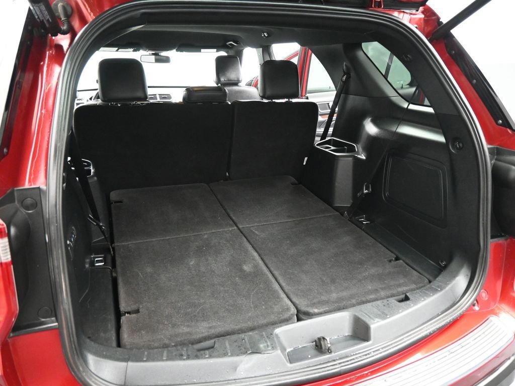 Certified 2018 Ford Explorer Limited w/ Ford Safe & Smart Package image 29