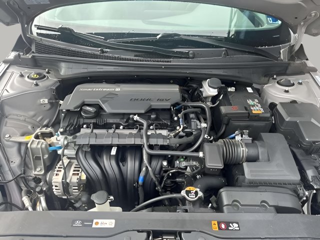 Used 2025 Hyundai Elantra SEL FWD image 12