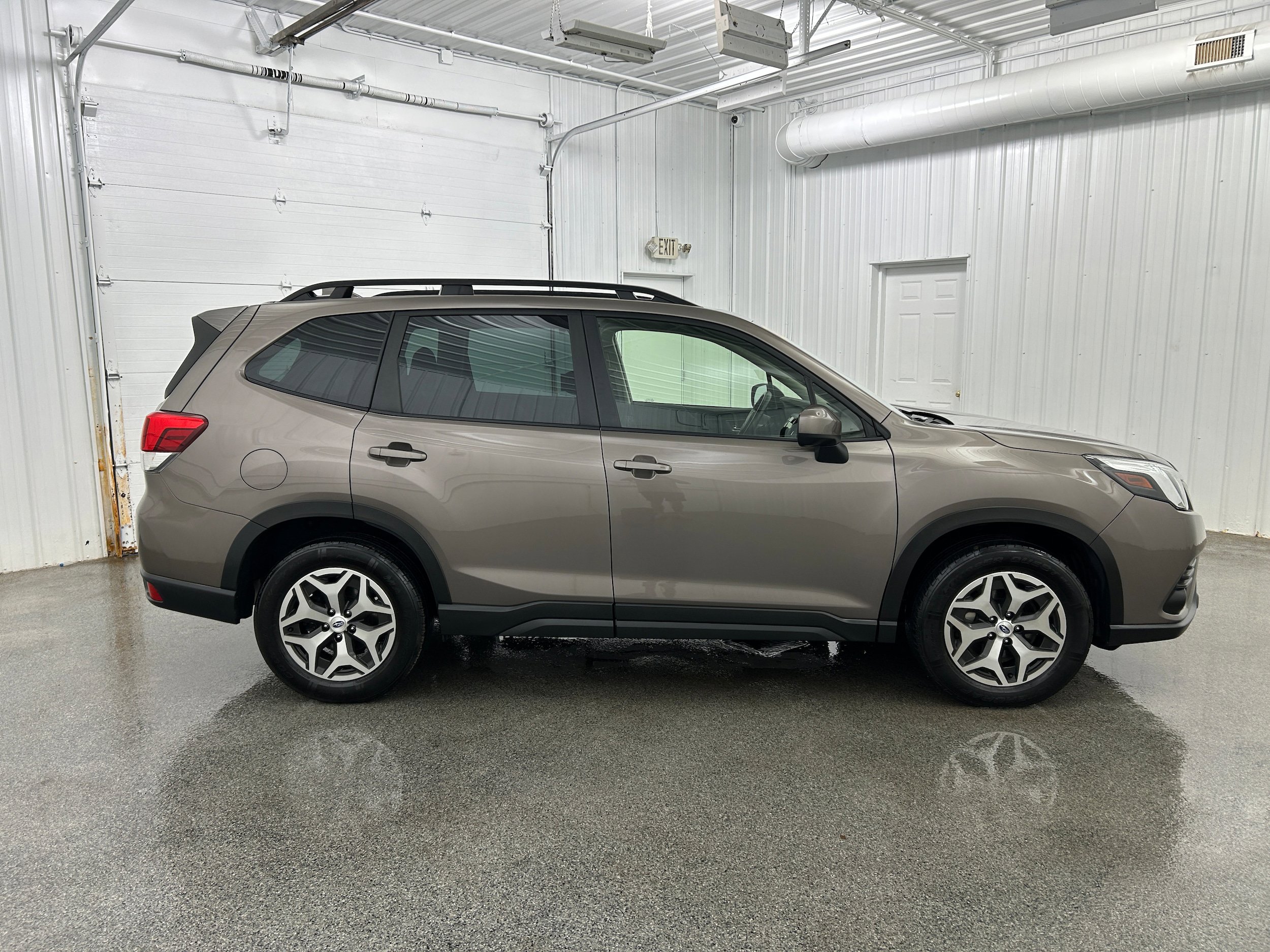 Used 2023 Subaru Forester Premium image 35