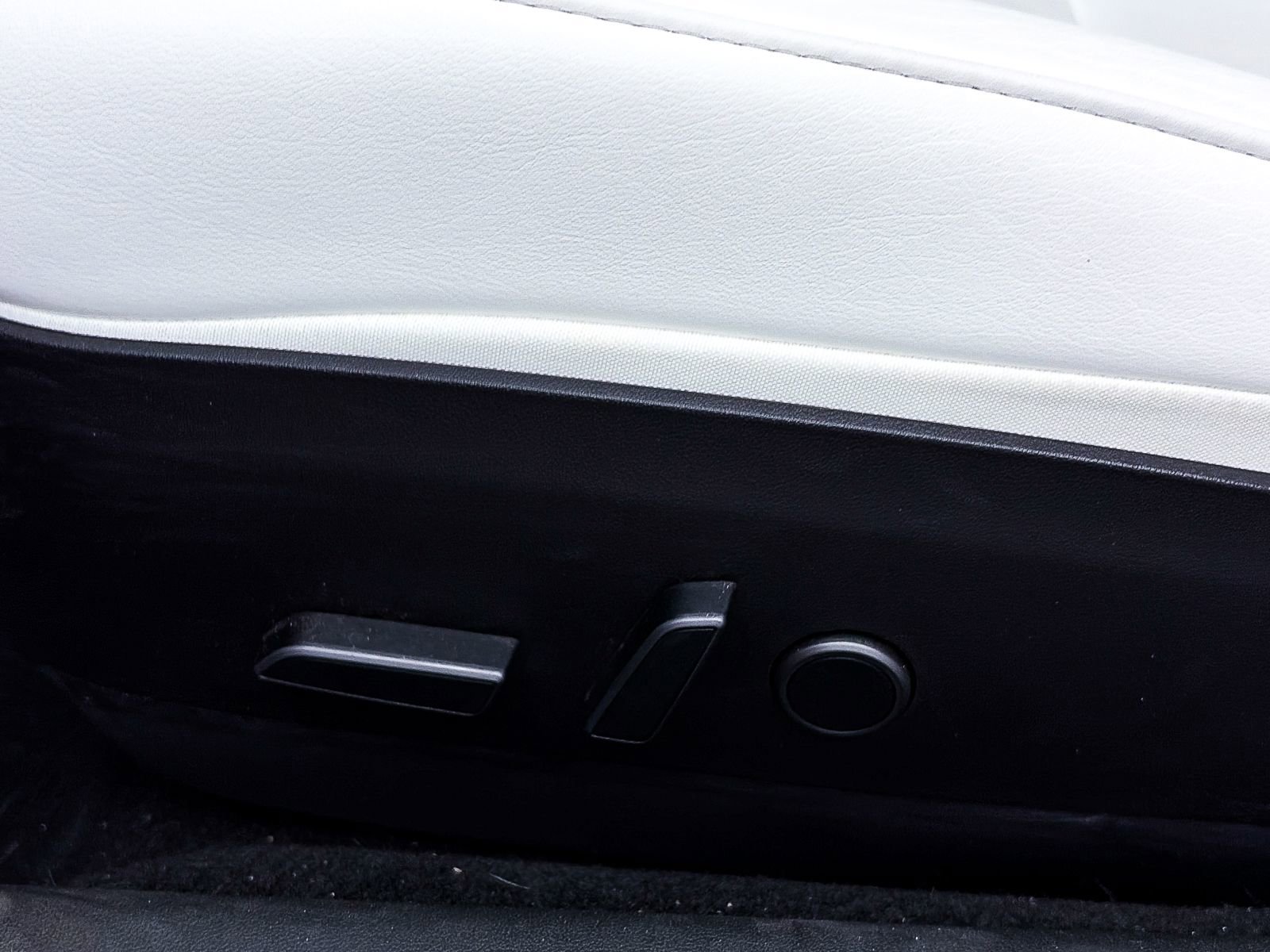 Used 2023 Tesla Model 3 Standard Range image 18