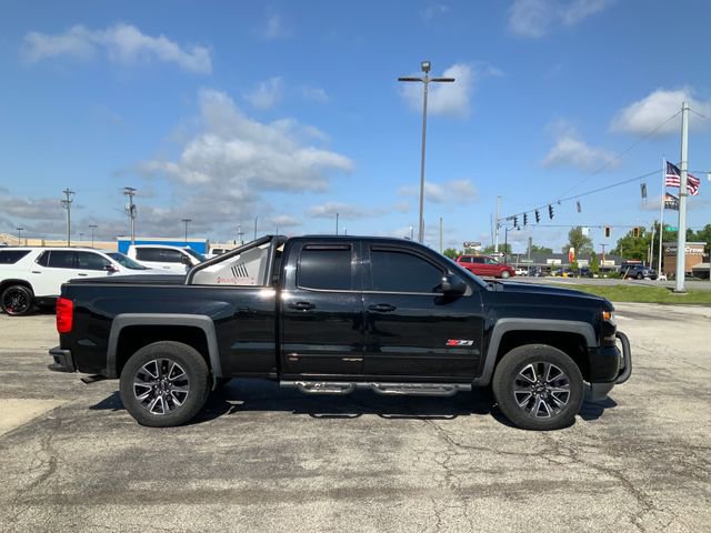Used 2017 Chevrolet Silverado 1500 LT w/ Midnight Edition AWD/4WD image 6