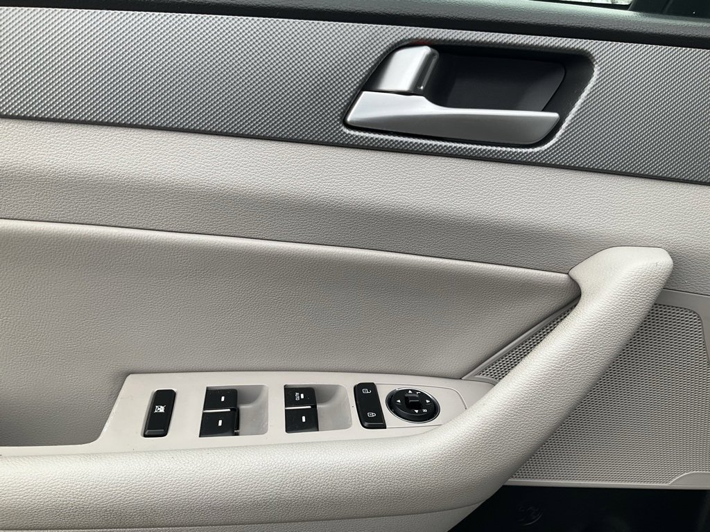 Used 2016 Hyundai Sonata SE image 15