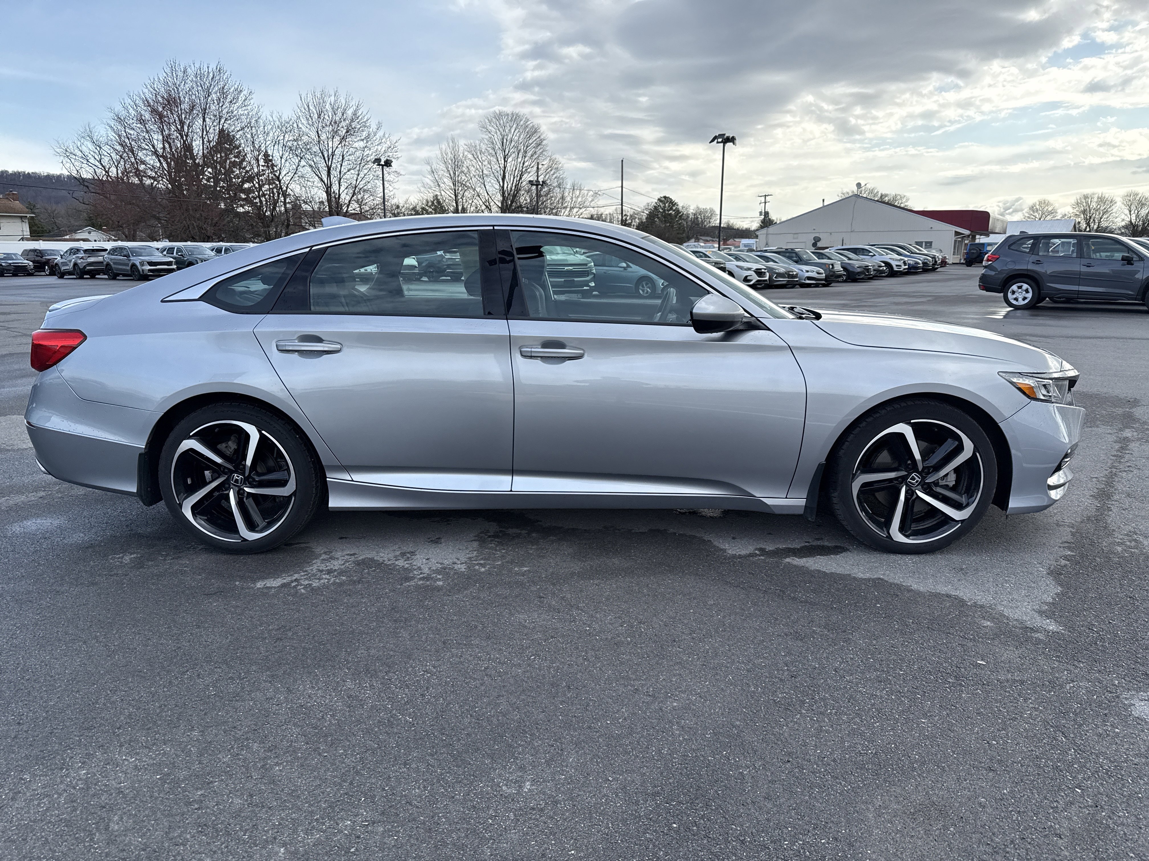 Used 2018 Honda Accord Sport image 2