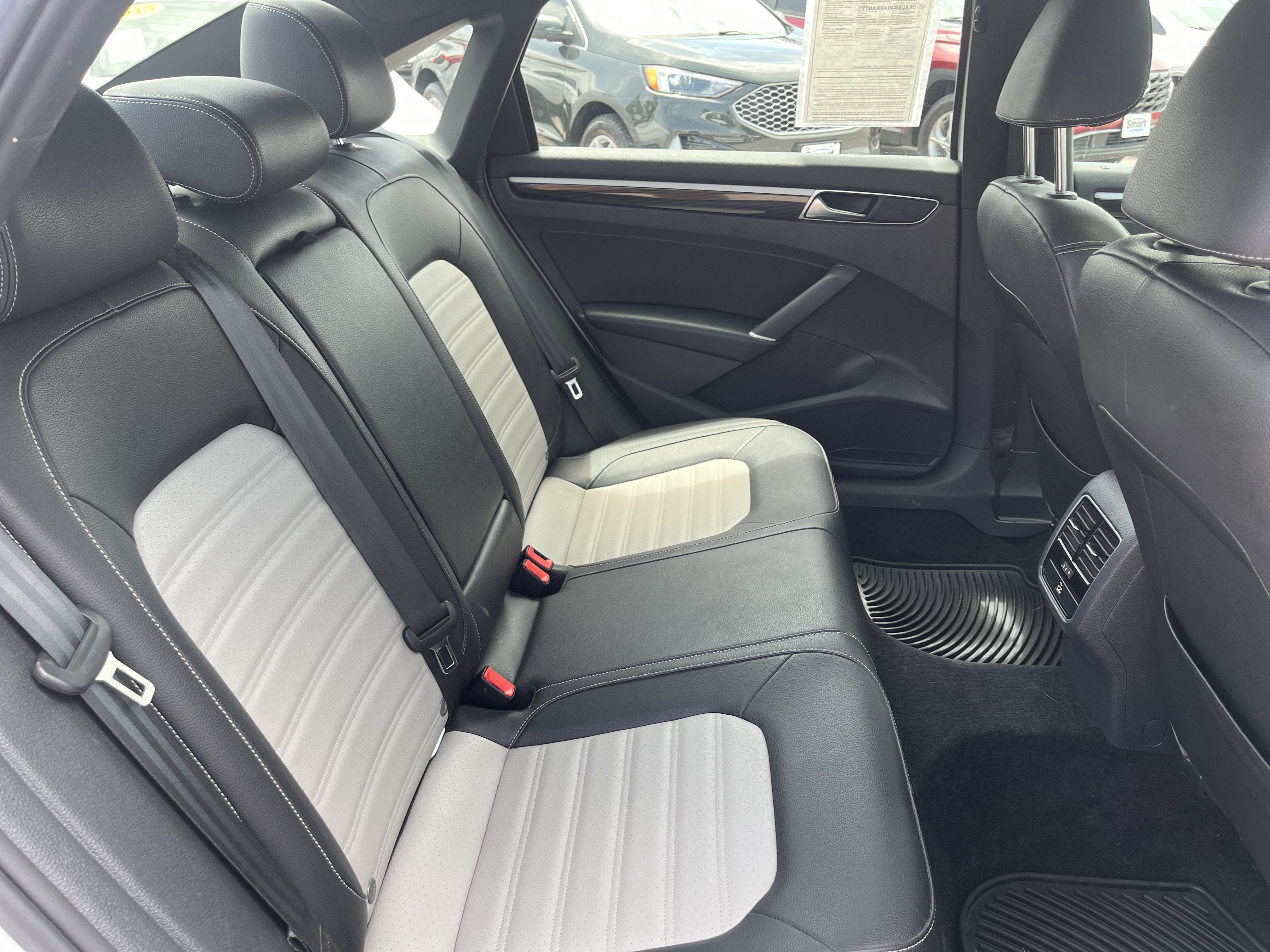 Used 2018 Volkswagen Passat GT FWD image 15
