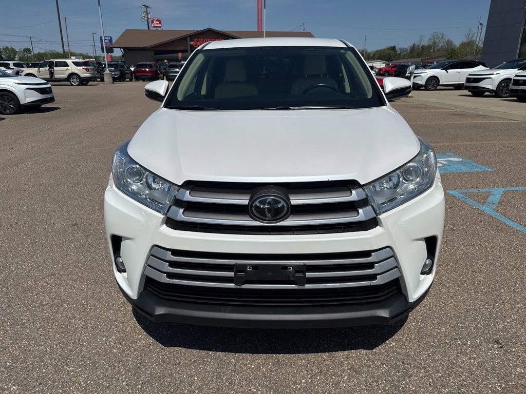 Used 2017 Toyota Highlander Plus AWD/4WD image 2
