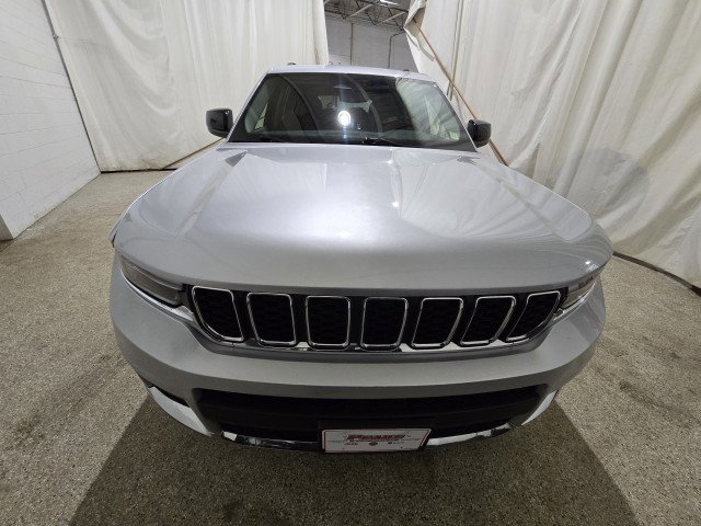 Used 2023 Jeep Grand Cherokee L Laredo image 9