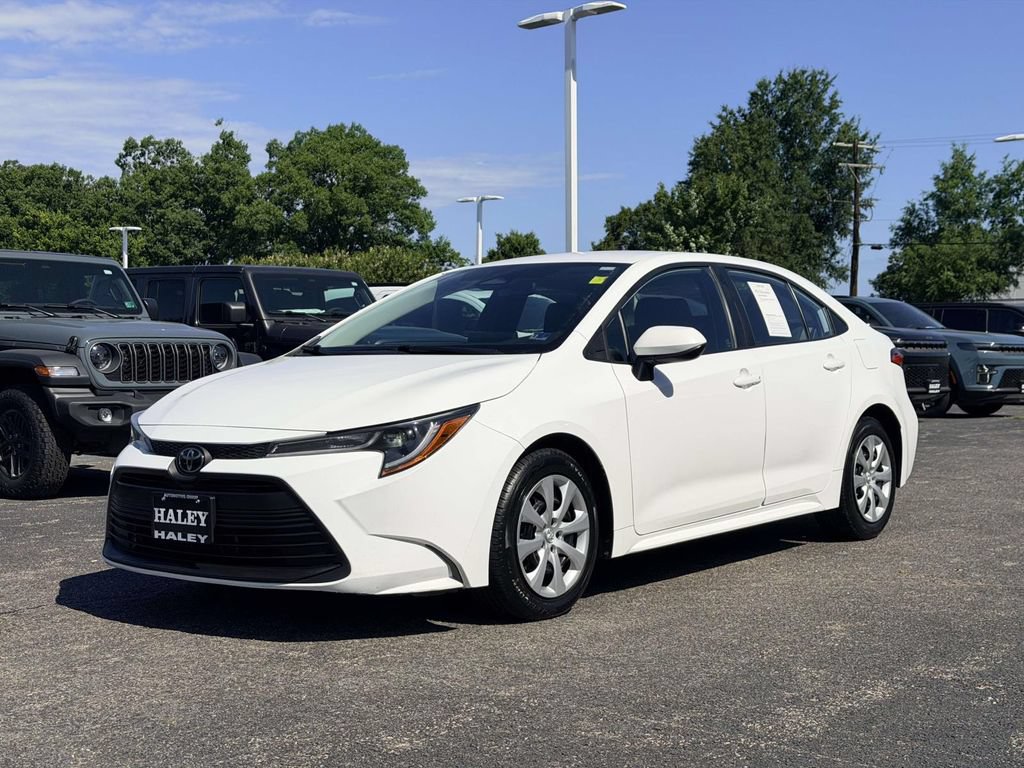 Used 2023 Toyota Corolla LE FWD image 5