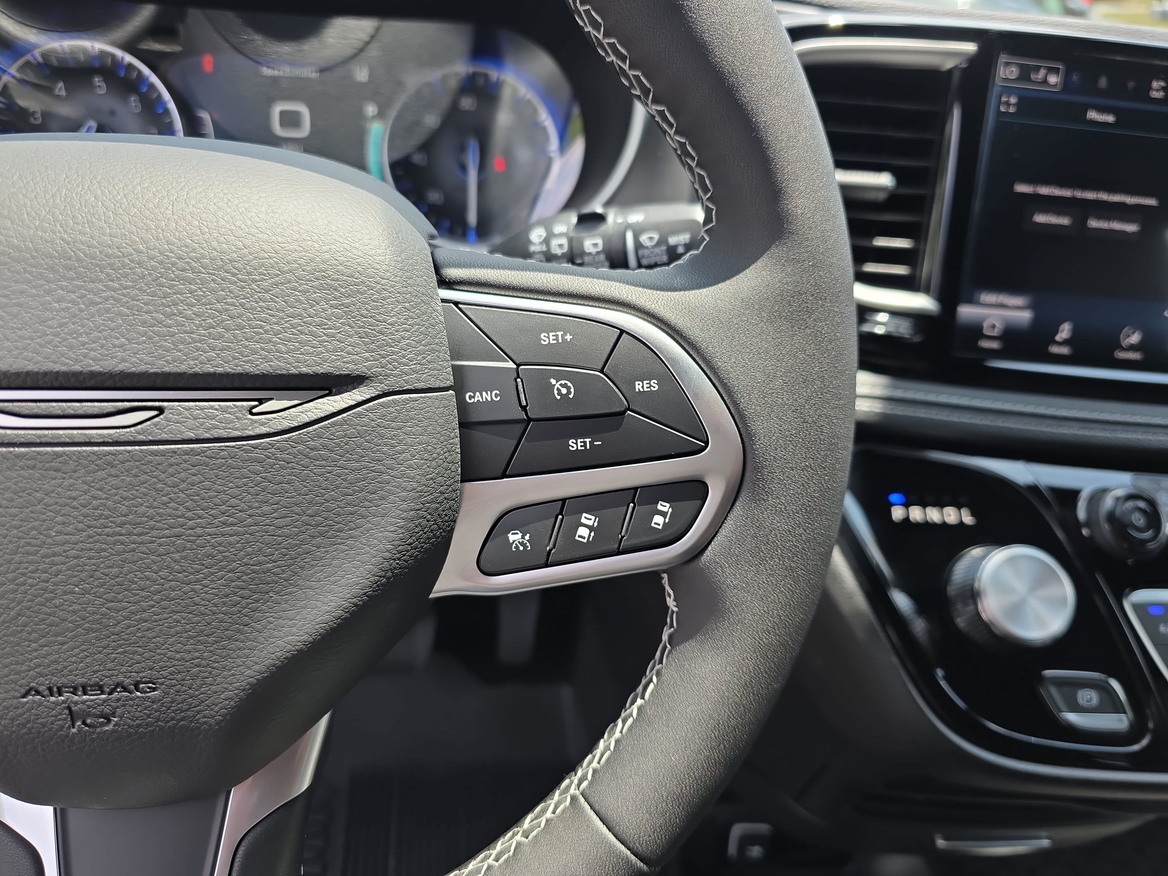 New 2027 Chrysler Pacifica Select AWD/4WD image 16