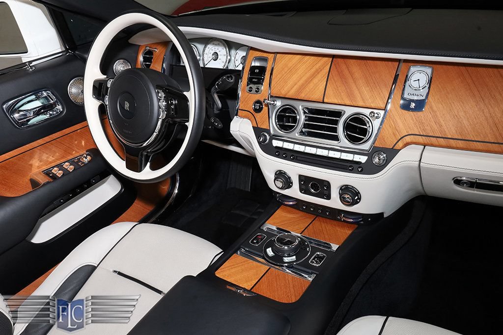 Used 2017 Rolls-Royce Dawn RWD image 27