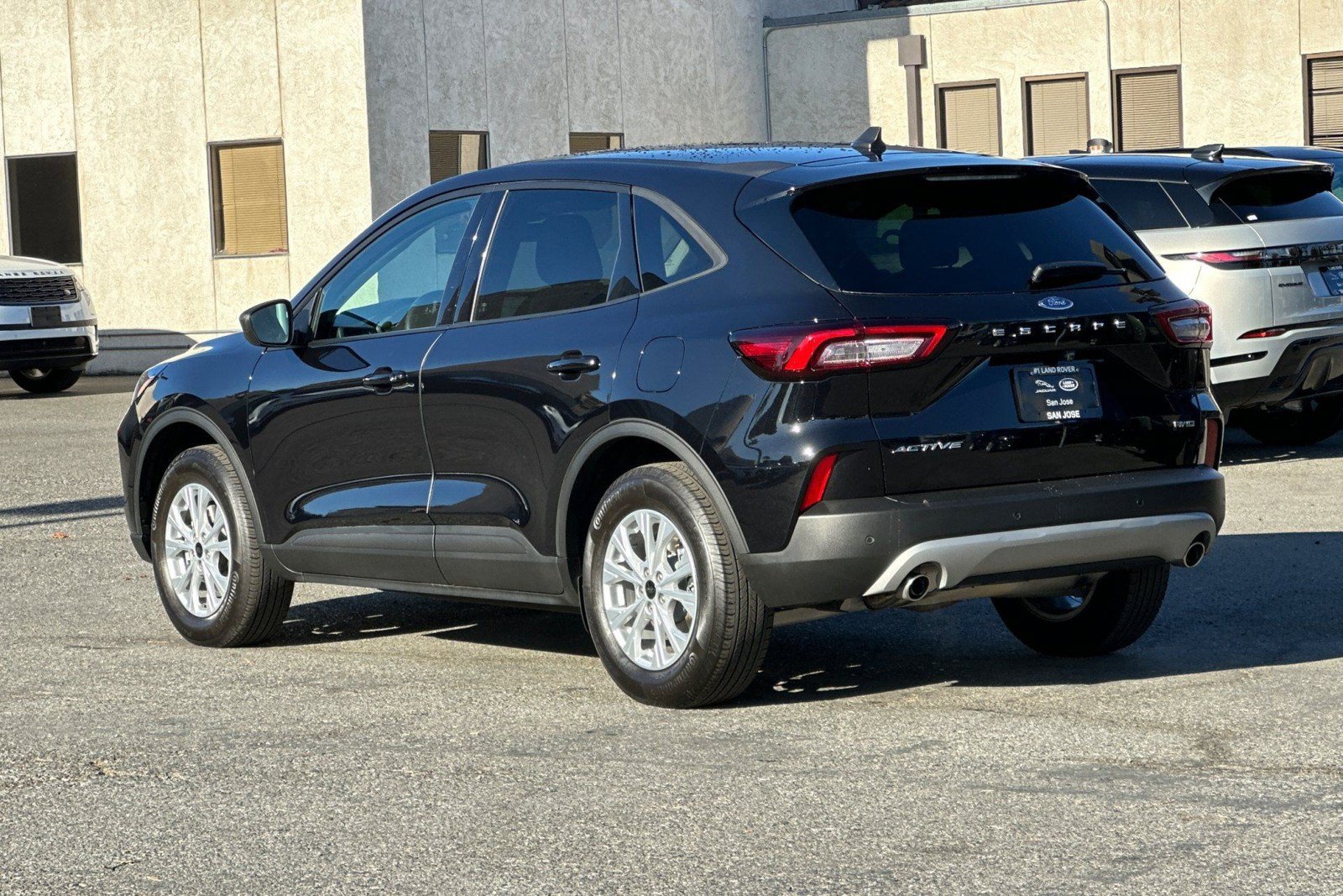 Used 2025 Ford Escape Active w/ Active Premium Tech Pack AWD/4WD image 3