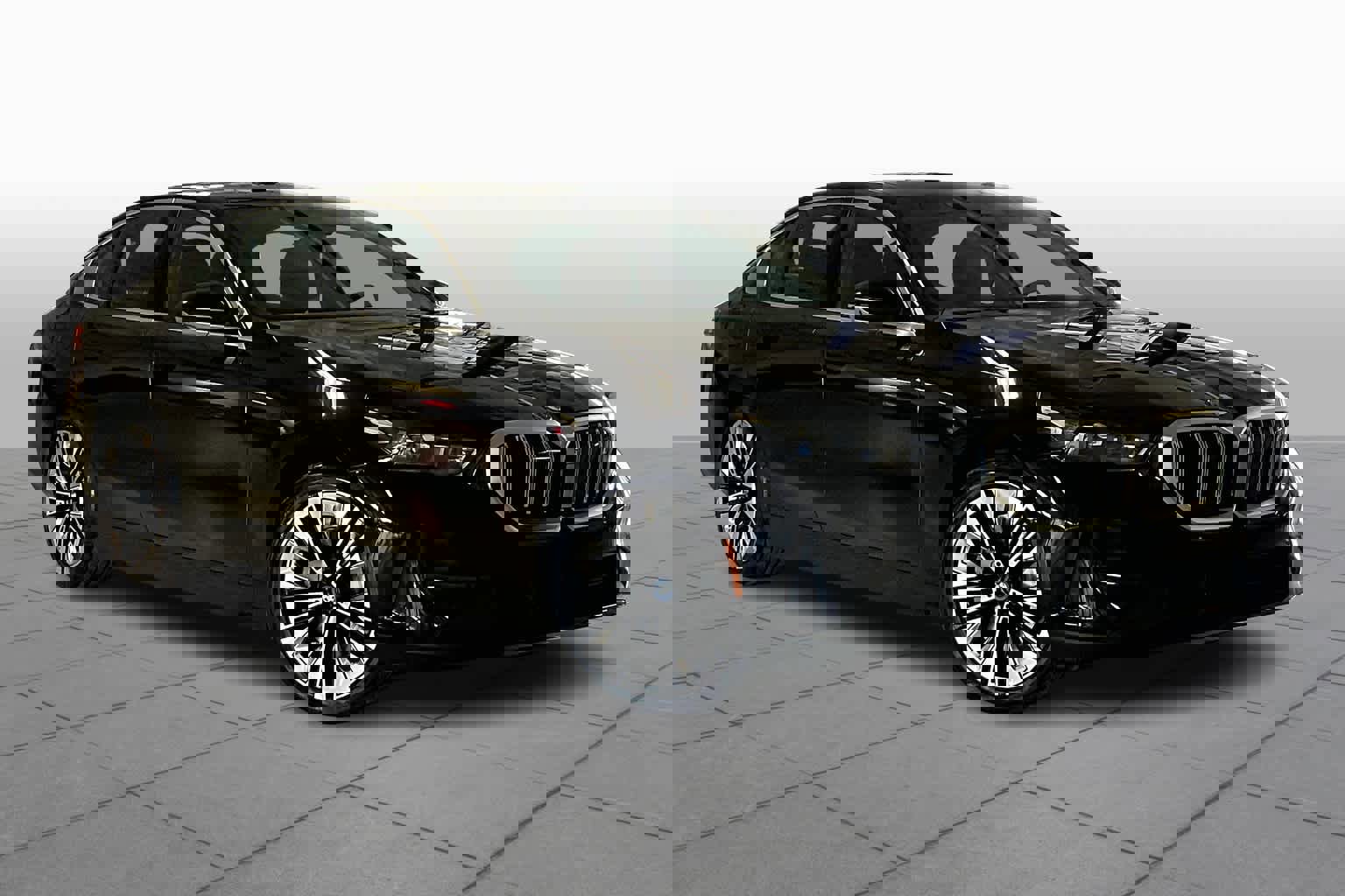 Used 2025 BMW i5 eDrive40i w/ Premium Package image 2