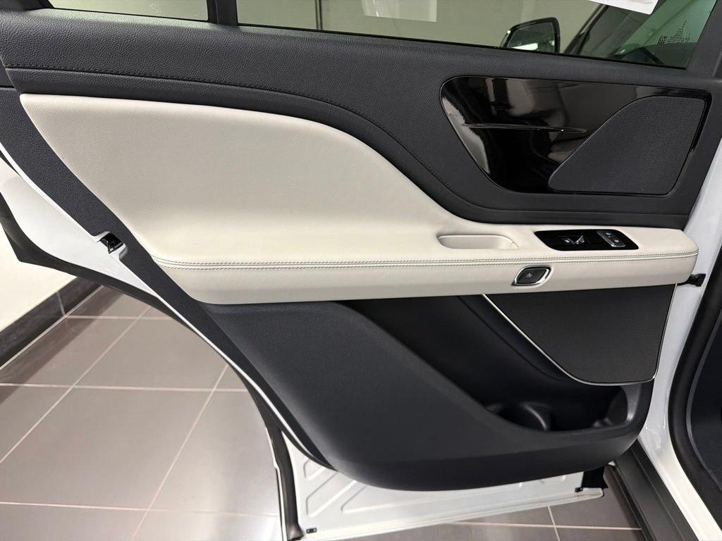 New 2026 Lincoln Aviator AWD image 38