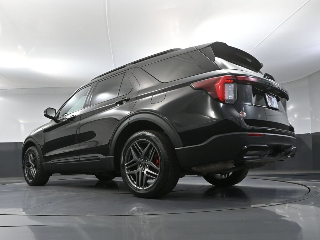 Used 2025 Ford Explorer ST-Line w/ ST-Line Street Pack AWD/4WD image 56