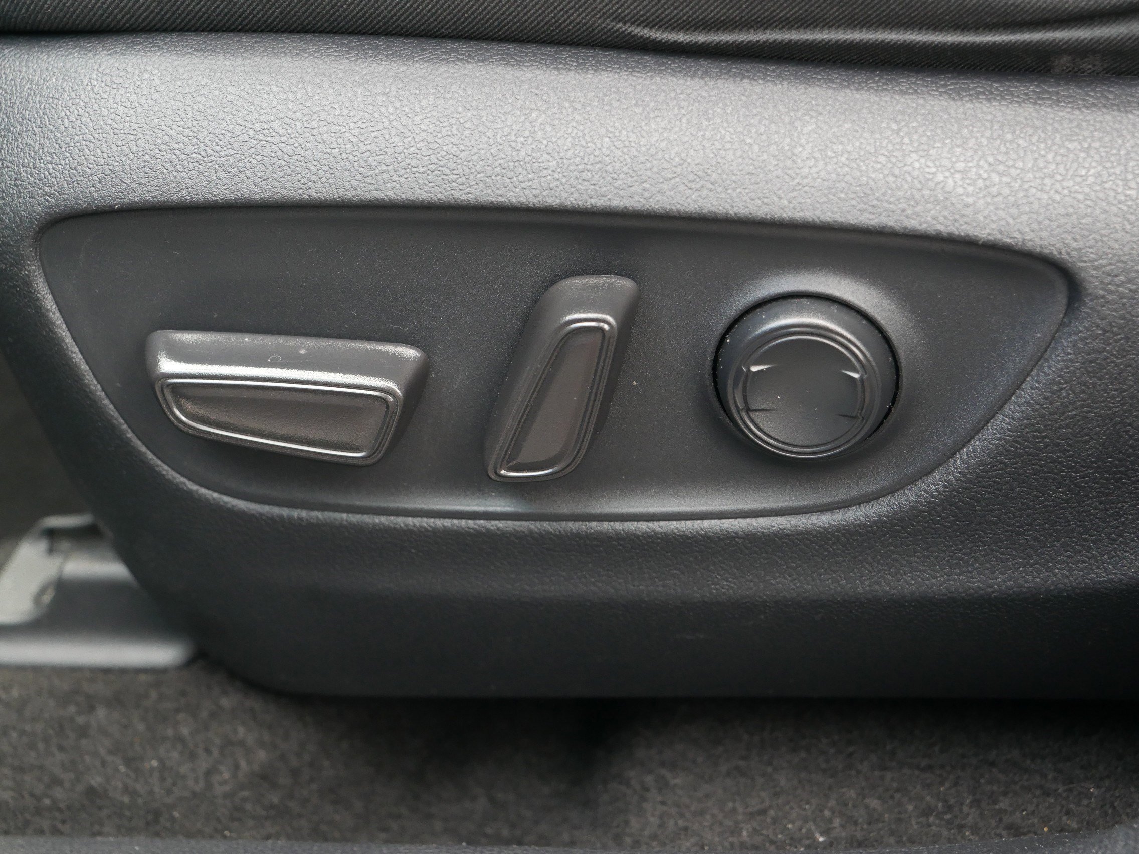 Used 2019 Toyota RAV4 XLE image 20
