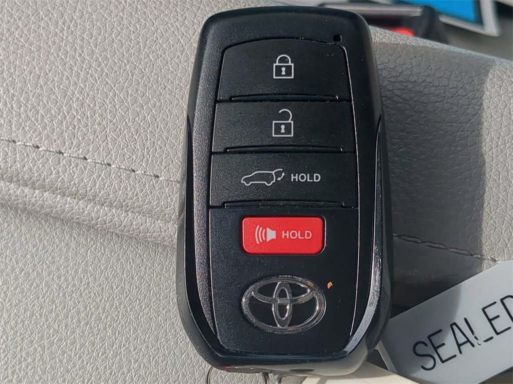 Used 2024 Toyota Grand Highlander Platinum image 30