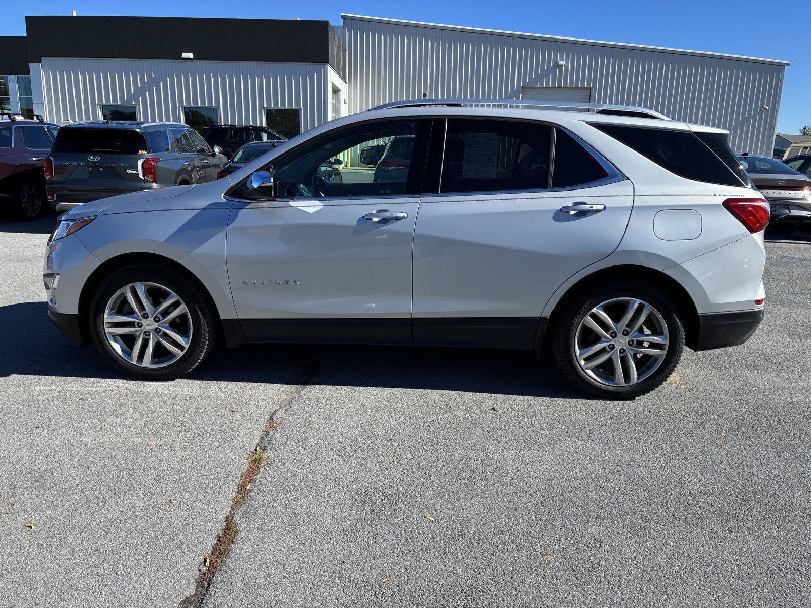 Used 2019 Chevrolet Equinox Premier FWD image 4