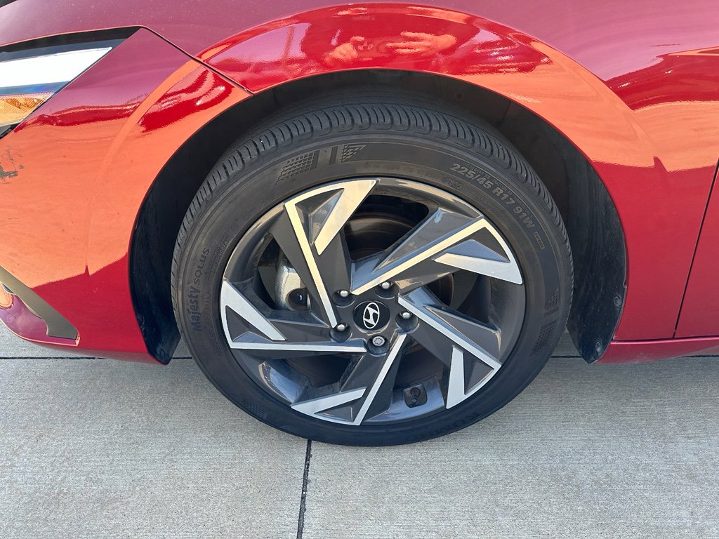 Used 2025 Hyundai Elantra Sport image 27