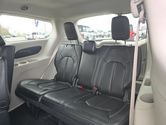 Used 2024 Chrysler Pacifica Limited FWD image 14