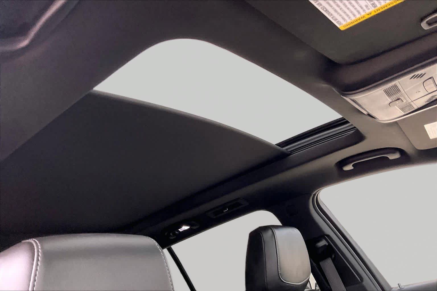 Certified 2025 Cadillac XT6 Premium Luxury FWD image 14