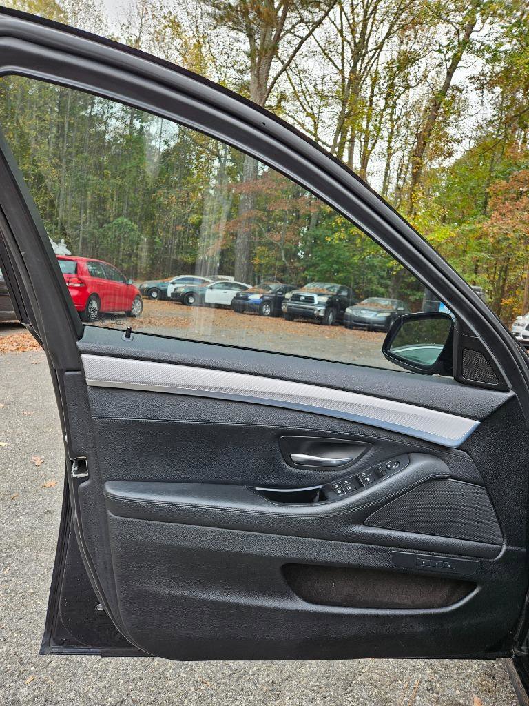 Used 2013 BMW 550i xDrive Sedan AWD/4WD image 15