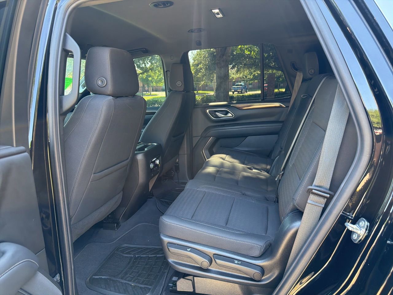 Used 2023 GMC Yukon SLE w/ Gmc Pro Safety Plus Package RWD image 9