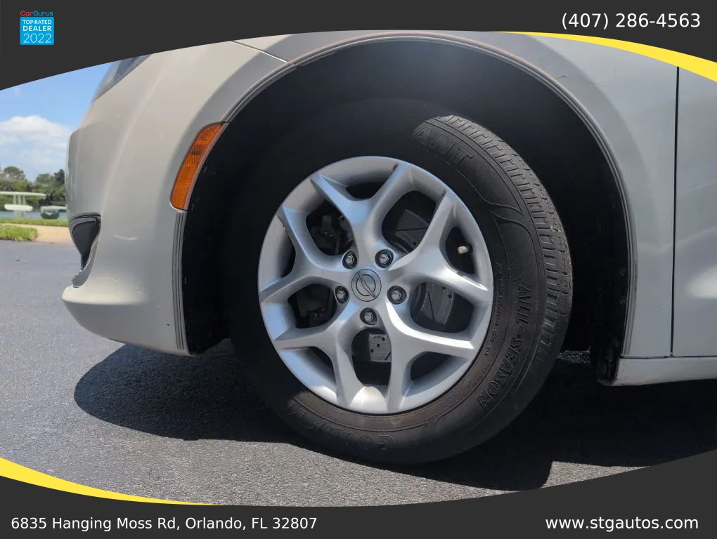 Used 2017 Chrysler Pacifica Touring-L Plus FWD image 28