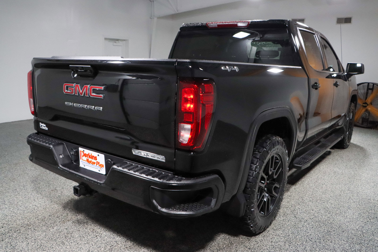 Used 2024 GMC Sierra 1500 Elevation image 8