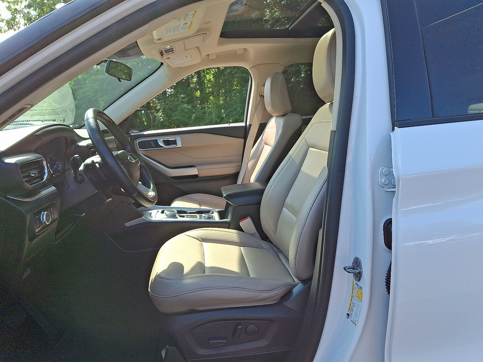 Used 2020 Ford Explorer XLT w/ Equipment Group 202A image 15