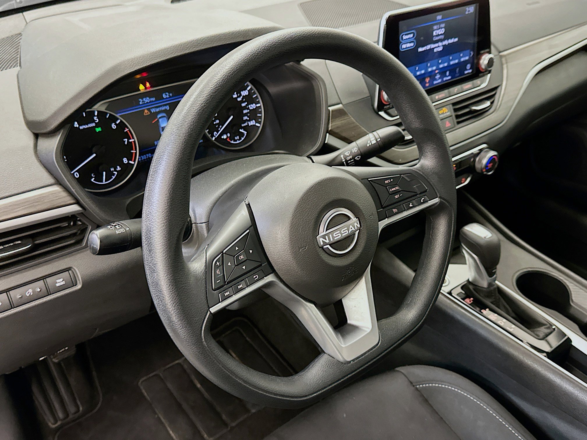 Used 2025 Nissan Altima 2.5 SV image 18