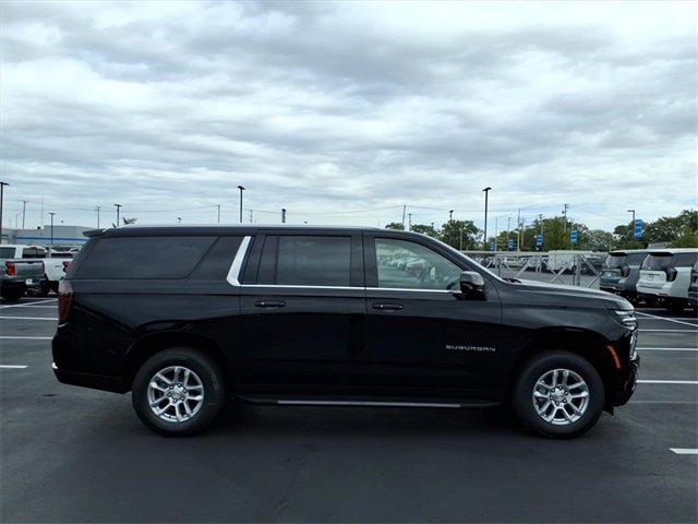 New 2026 Chevrolet Suburban LS image 2