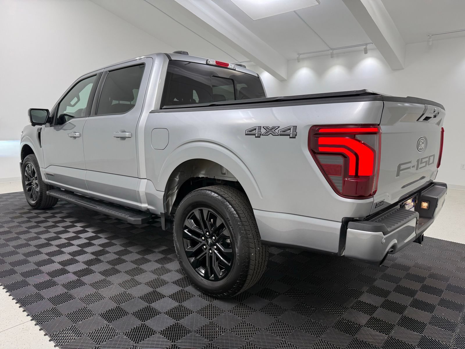 Used 2025 Ford F150 Lariat w/ Equipment Group 501A Mid AWD/4WD image 4